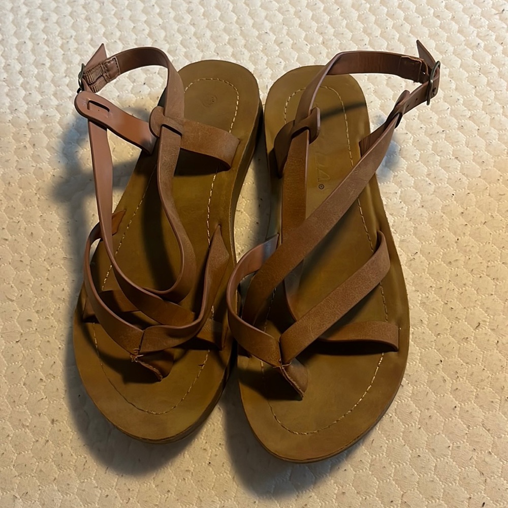 Soda sandals